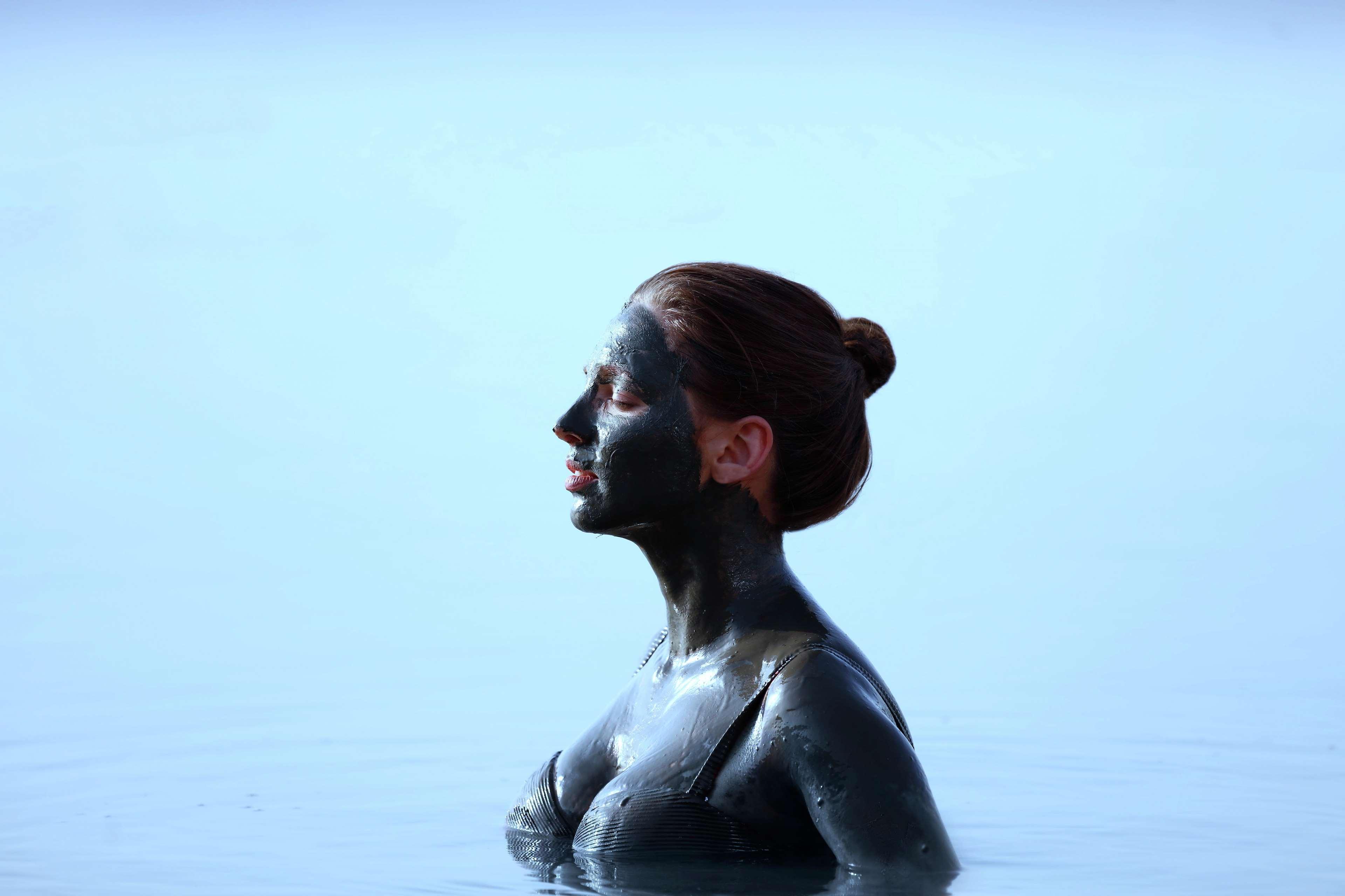 Hilton Dead Sea Resort & Spa Sweimeh Exterior photo Mud bath at the Dead Sea