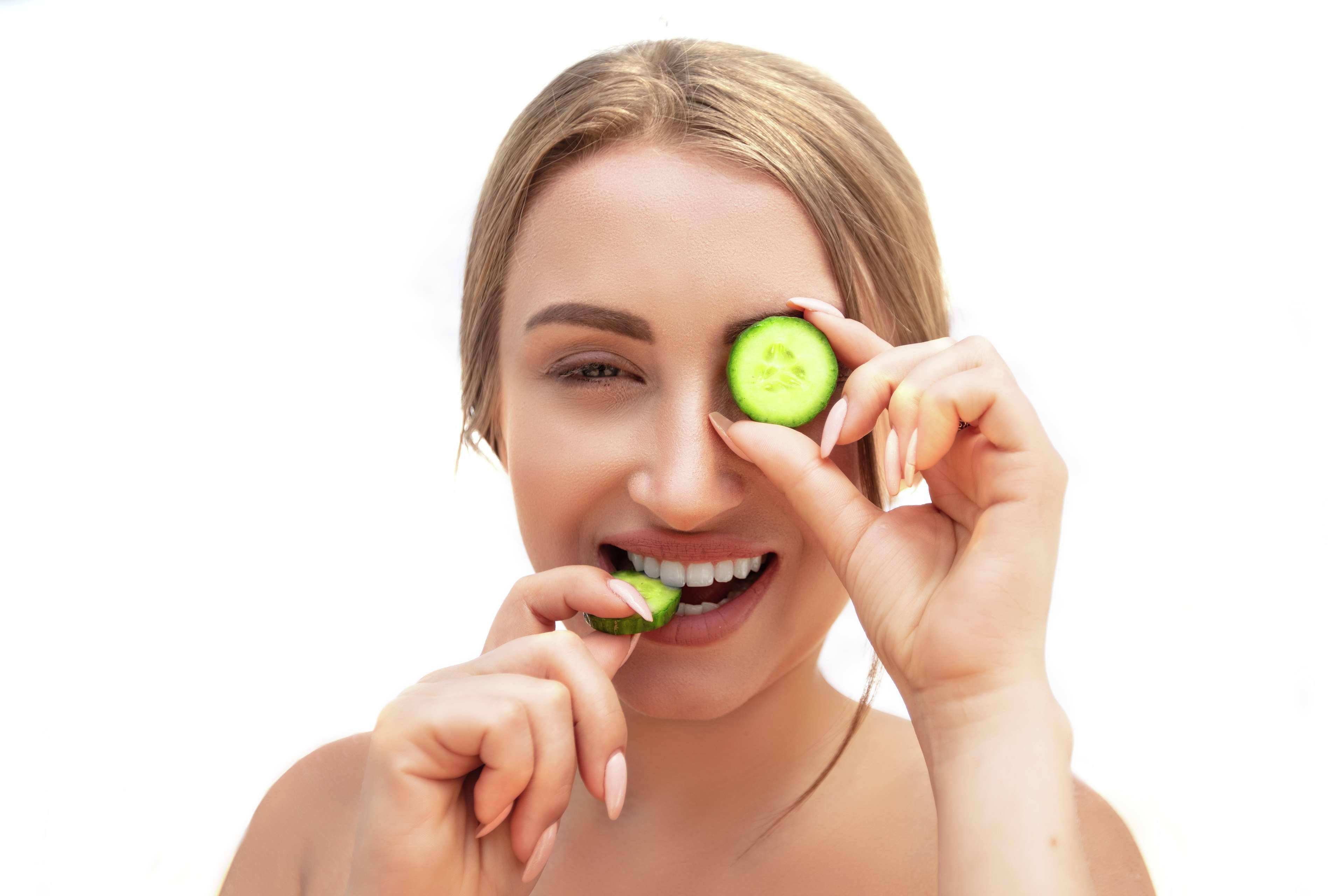 Hilton Dead Sea Resort & Spa Sweimeh Exterior photo A woman with cucumber slices