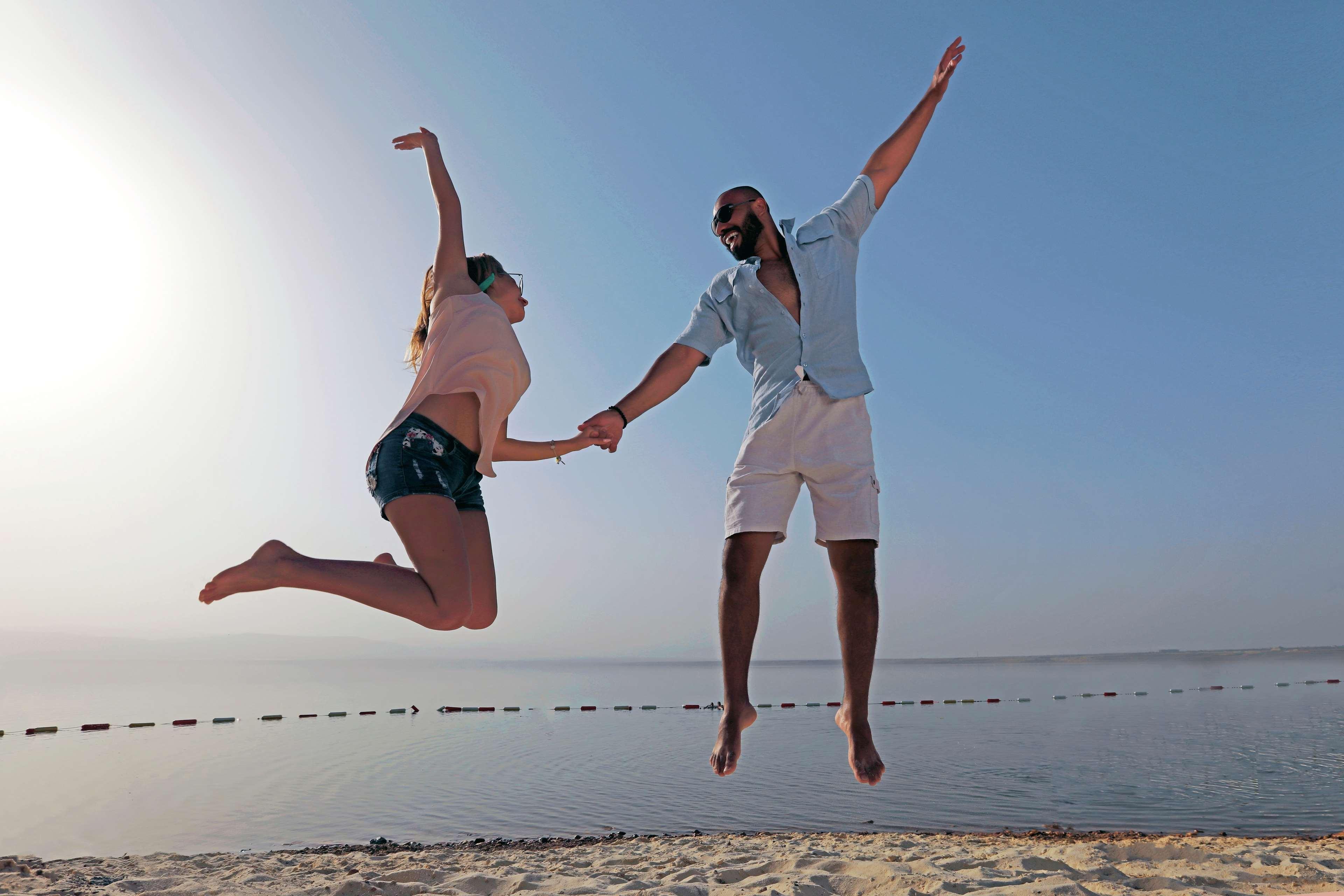 Hilton Dead Sea Resort & Spa Sweimeh Exterior photo A couple jumping on the beach