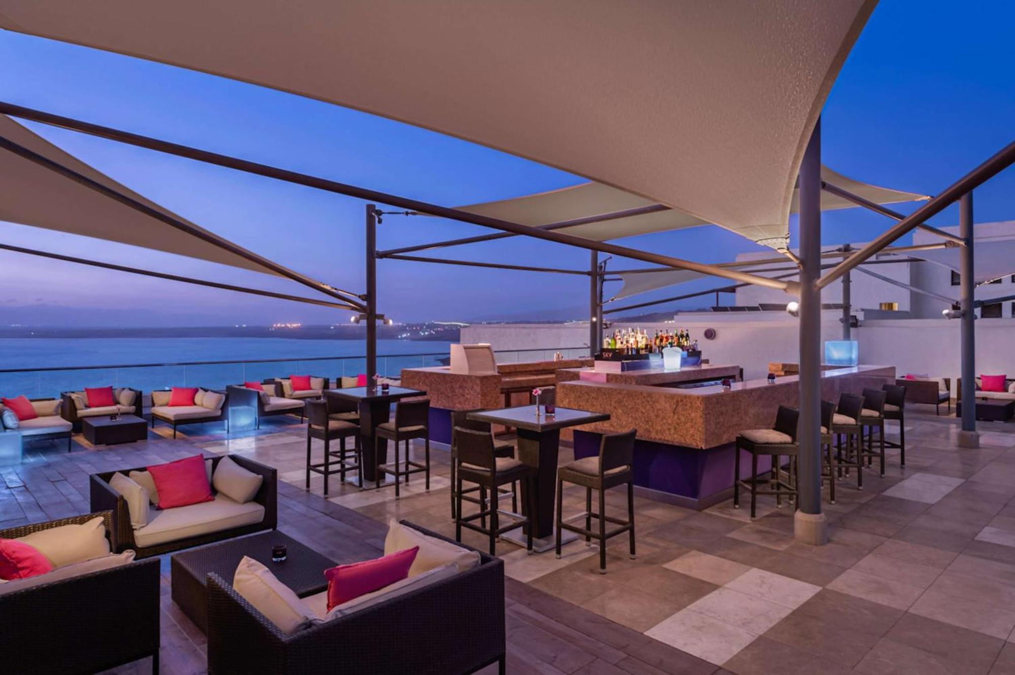 Hilton Dead Sea Resort & Spa Sweimeh Exterior photo Skyline Bar