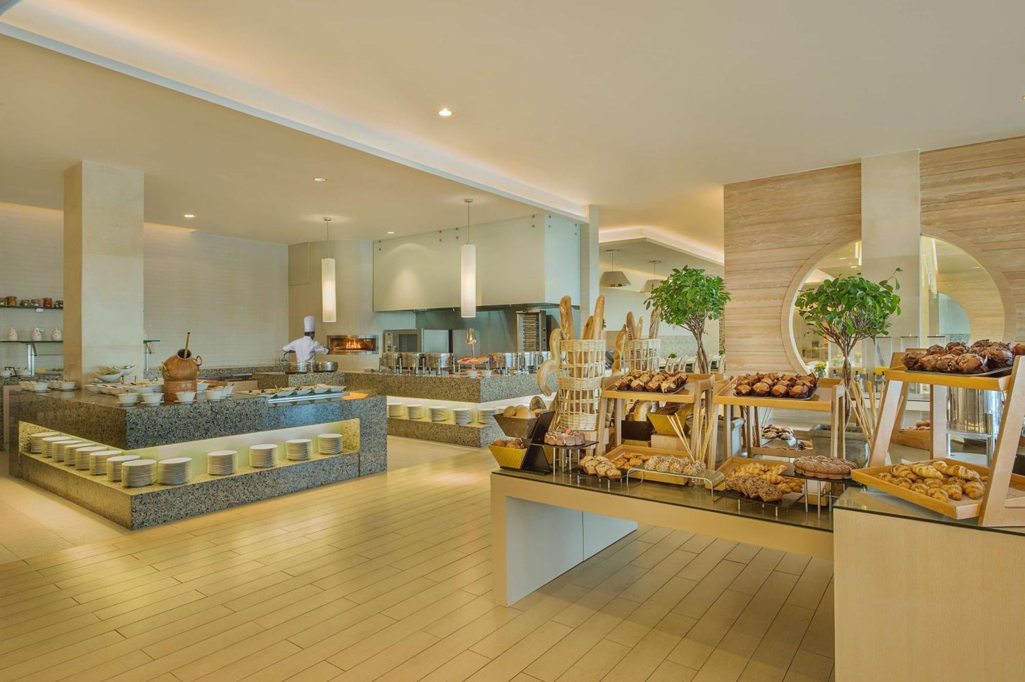 Hilton Dead Sea Resort & Spa Sweimeh Exterior photo The restaurant